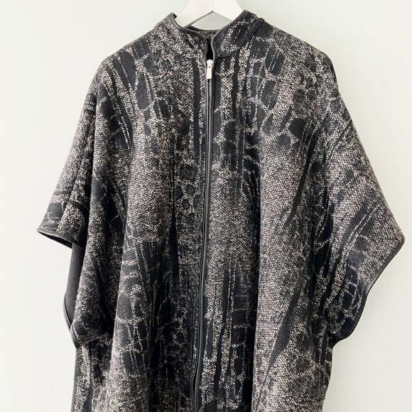CORTEFIEL Patterned Black Cape - Size EU M - Picture 1 of 5